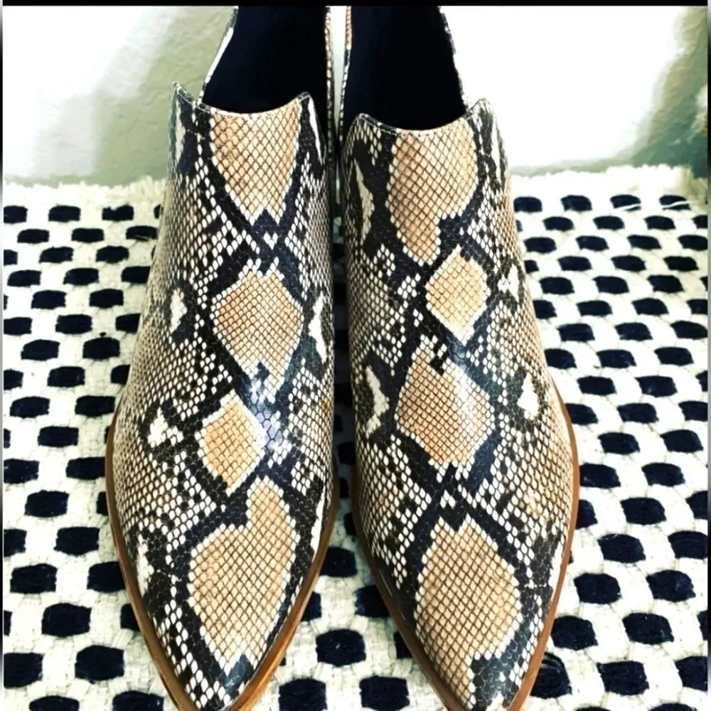 Ladies Western Snakeprint cut out ankle boots sz 9.5